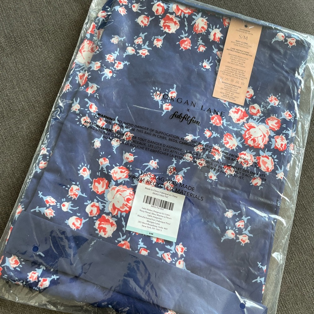 Beautiful satin floral robe, size S,M - BRAND NEW (still in packaging)